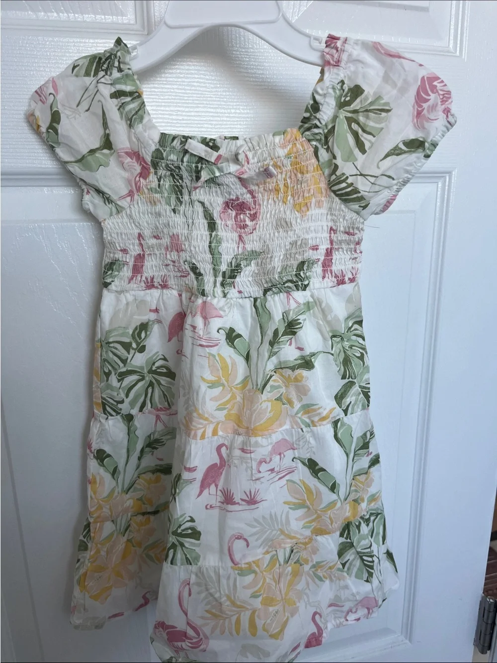Children’s place New no tags size 4 ' White Tropical Floral Smocked Dress 🦩🌸